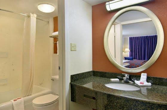 Red Roof Inn Lansing East - Msu Extérieur photo